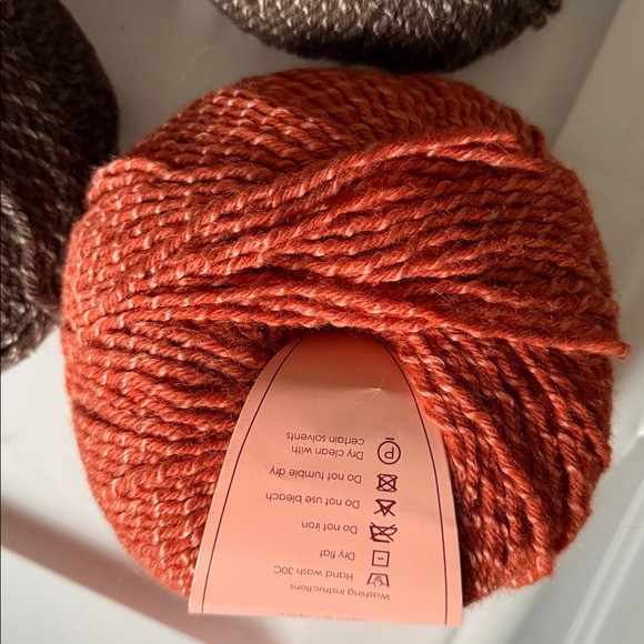 Louisa Harding yarn
Size:174 yds
Color: 2-brown,2-rust colored - Picture 3 of 5